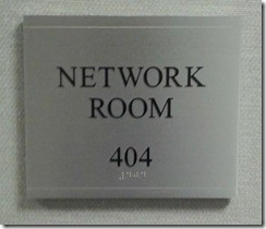 Netzwerk-Raum-mit-der-Bezeichnung-404